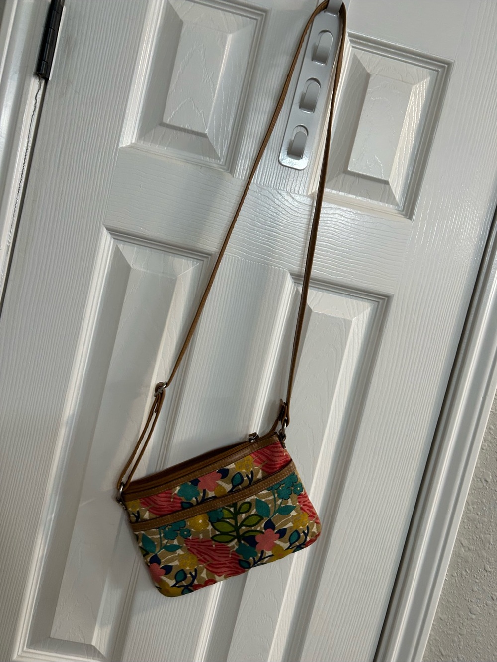 Relic by Fossil Crossbody Purse Brown Pink Blue Floral Canvas Slim Zip Top Boho - Picture 4 of 9